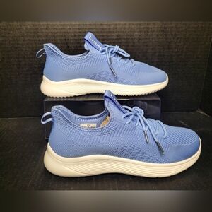 Wemen's Lamincoa Slip On Tennis Shoe Size 8.5